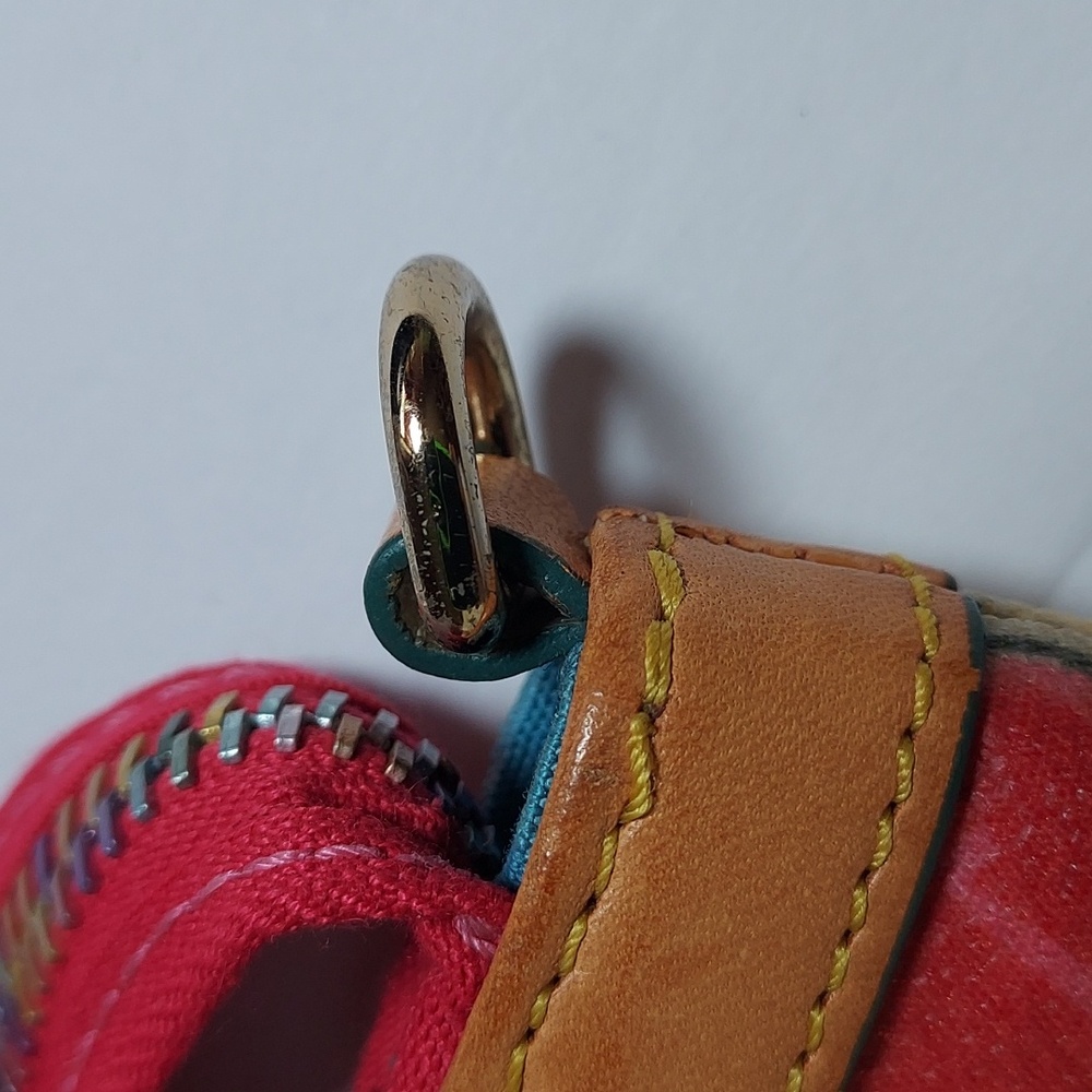 Dooney & Bourke Vintage RAINBOW ZIPPER Wristlet Clutch Heart pattern and fob - Picture 8 of 14